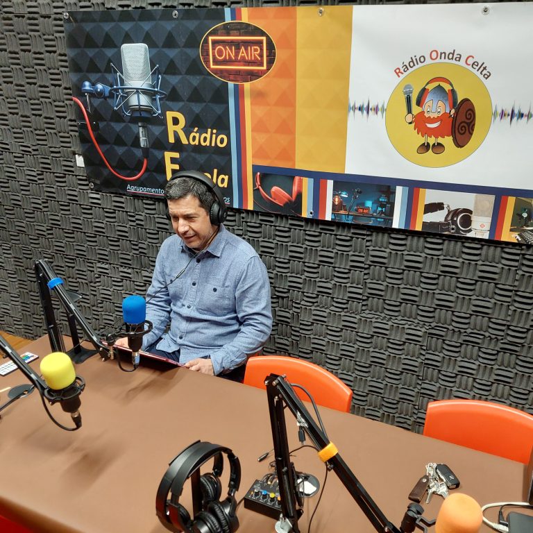 Quem ouve um conto? – Quero uma Mãe-Robô – Locução: António Cunha